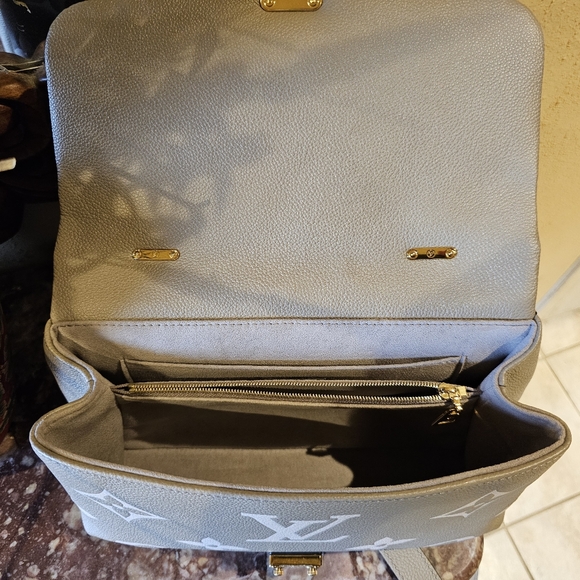 Louis Vuitton Empreinte Monogram Giant Madeline MM in Dove Grey - Picture 12 of 16